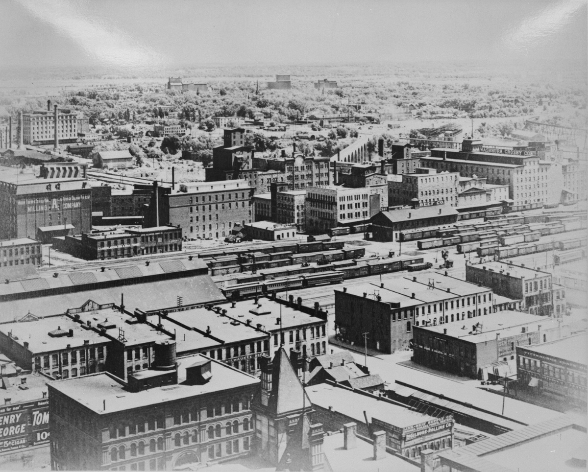 Photo credit: Wikimedia Commons | West Side Milling District, dated c. 1905